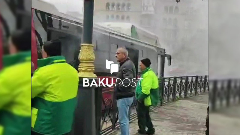 “BakuBus”ın kondisioneri partladı - VİDEO