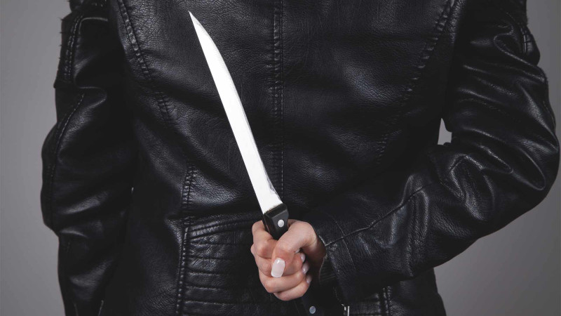 Bakıda qız atasını bıçaqlayıb