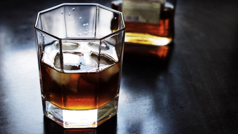 Saxta alkoqollu içki istehsal edənlərlə bağlı tədbir görülüb - SİYAHI
