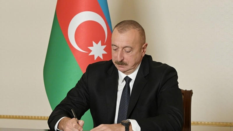 İlham Əliyev BƏƏ Prezidentini təbrik edib