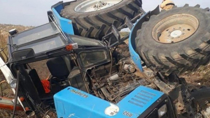 Hacıqabulda traktor aşıb