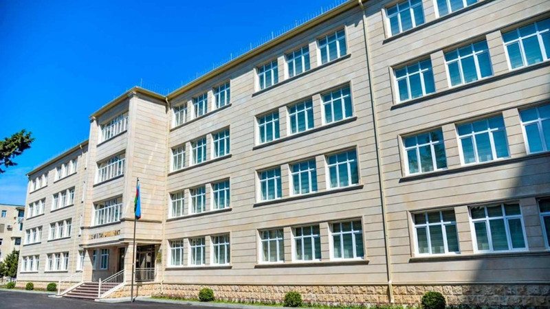 Azərbaycanda məktəblərdə qızılca səbəbindən şagirdlərin temperaturları ölçülür