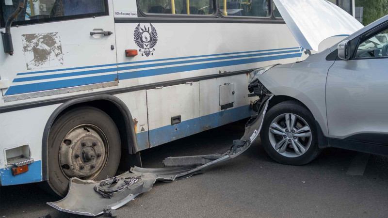 Sumqayıtda 2 mikroavtobus toqquşub, 4 nəfər xəsarət alıb
