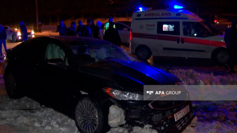 Bakı-Sumqayıt yolunun buzlu olması qəzaya səbəb olub - FOTO