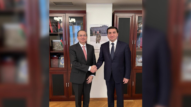 Hikmət Hacıyev Pakistan səfiri ilə görüşüb