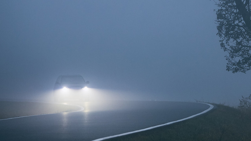 Sürücülərə xəbərdarlıq edilir: hava dumanlı olacaq