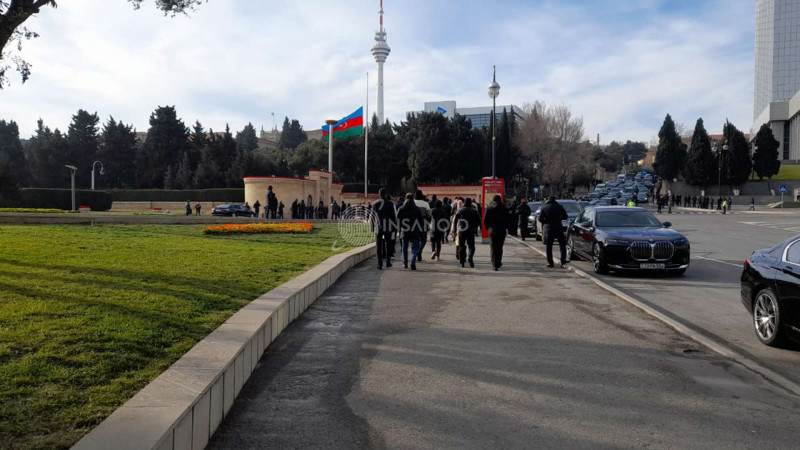 Müdafiə Nazirliyinin əməkdaşları Şəhidlər xiyabanını ziyarət ediblər