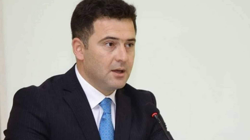 İki ay əvvəl istefa verən məmur həbs edilib