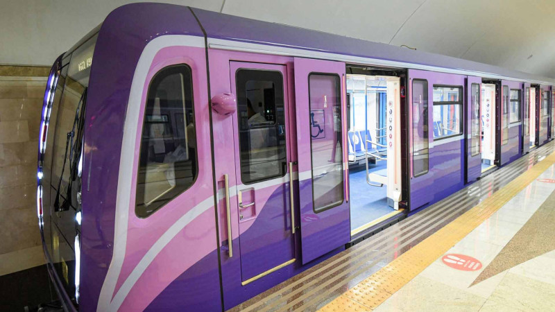 Bakı metrosunda halı pisləşən sərnişin vəfat edib