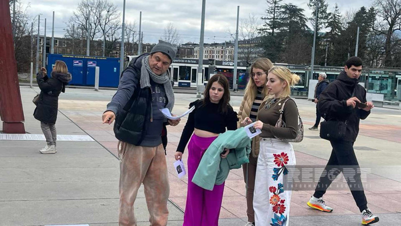 Həmyerlilərimiz Cenevrədə etiraz aksiyası keçirirlər, flayerlər paylayırlar