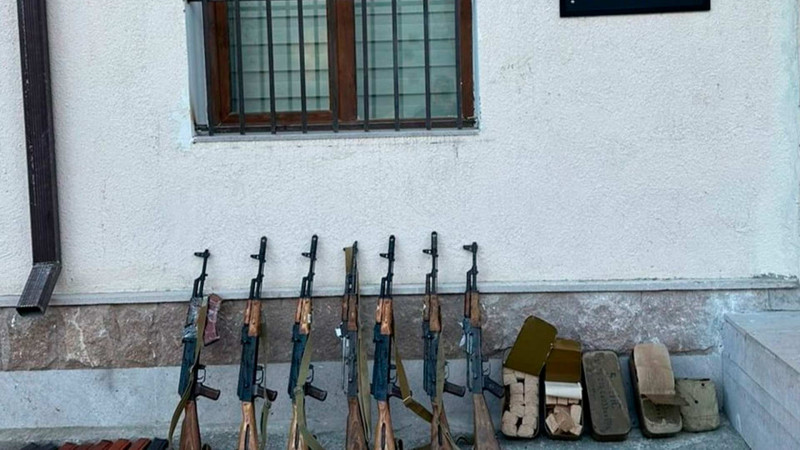 Xocavənddə 7 avtomat, 2 qumbara tapılıb