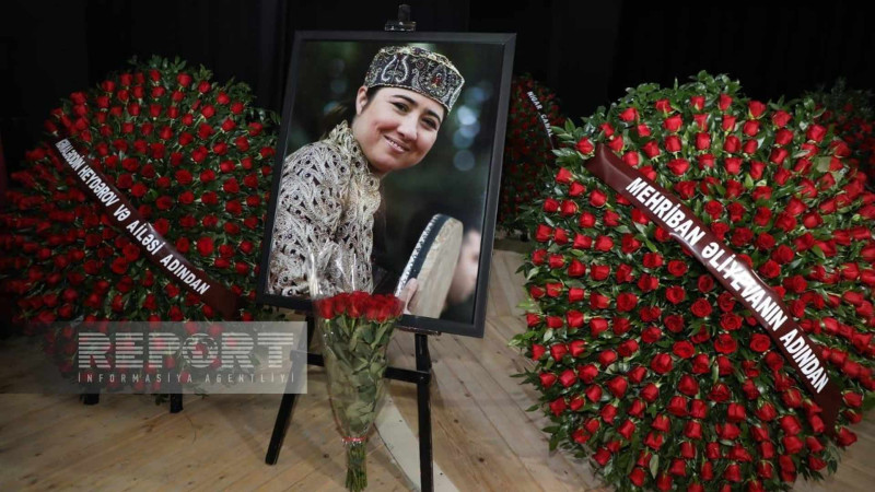 Birinci xanım Mehriban Əliyeva Aygün Bəylərin vida mərasiminə əklil göndərib
