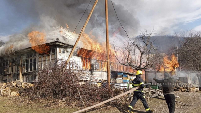 Oğuzda 15 məcburi köçkünün məskunlaşdığı ev yanıb