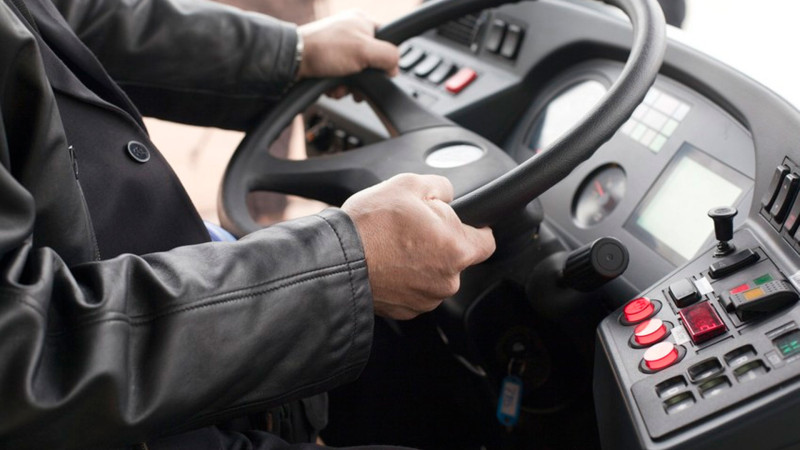 Suraxanı: avtobus avtomobilə çarpılıb, 6 yaşlı uşaq xəsarət alıb