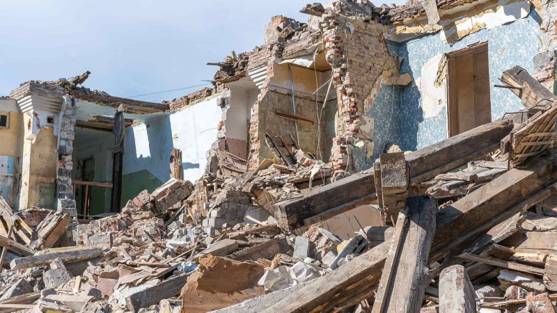İrəvanda partlayış: dağıntılar altında qalanlar var