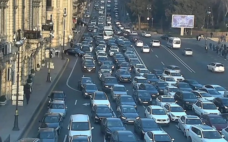 Bakıda tıxac olan yollar - SİYAHI