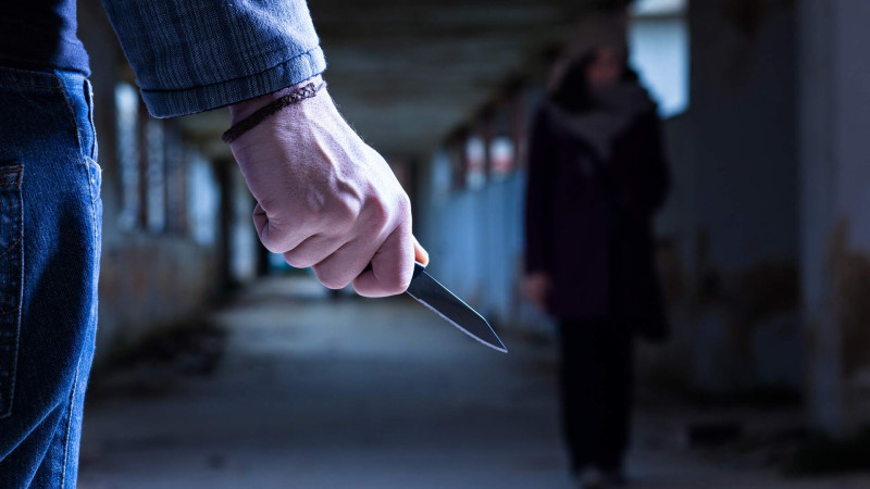 Ailə üzvlərini öldürən 25 yaşlı şəxsin anası məktəb direktoru olub - YENİLƏNİB