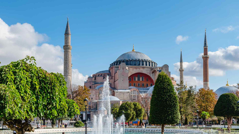 Türkiyə 2023-cü ildə turizm sektorundan rekord nəticə əldə edib
