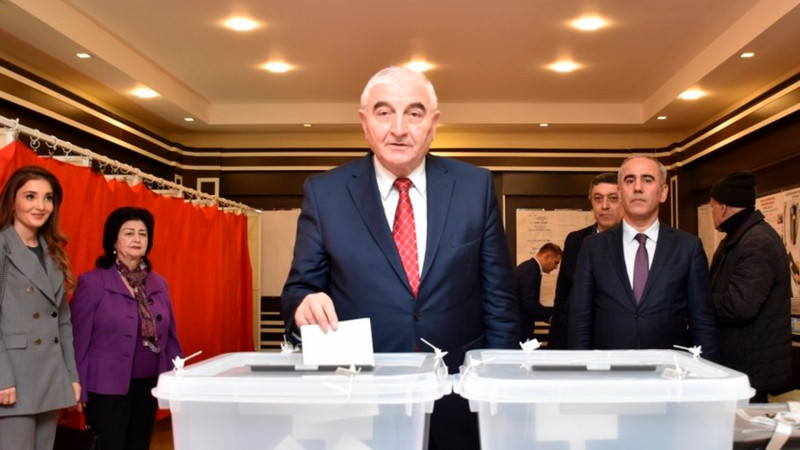 Məzahir Pənahov səsvermədə iştirak edib
