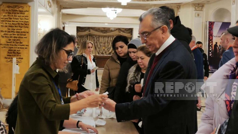 Eldar Əzizov səs verib