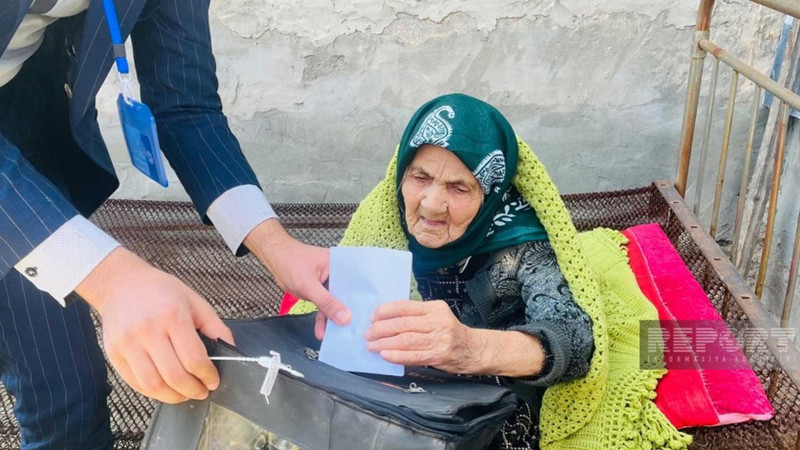 Naxçıvan Muxtar Respublikasında 104 yaşlı seçici səs verib