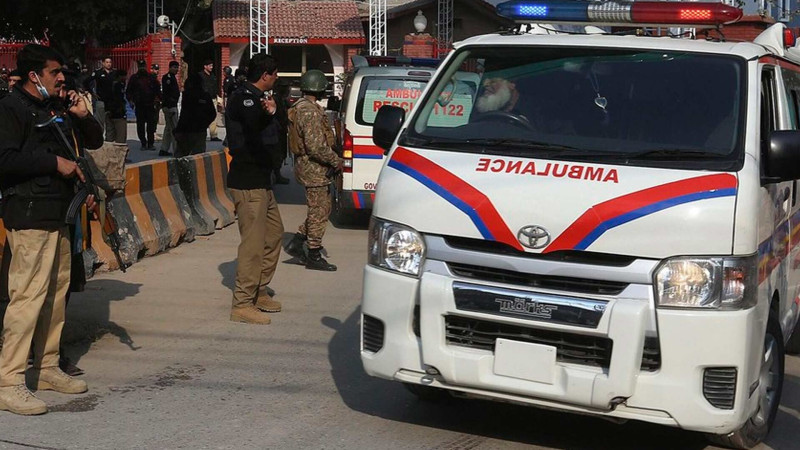 Pakistanda seçki məntəqəsi atəşə tutulub, polis ölüb