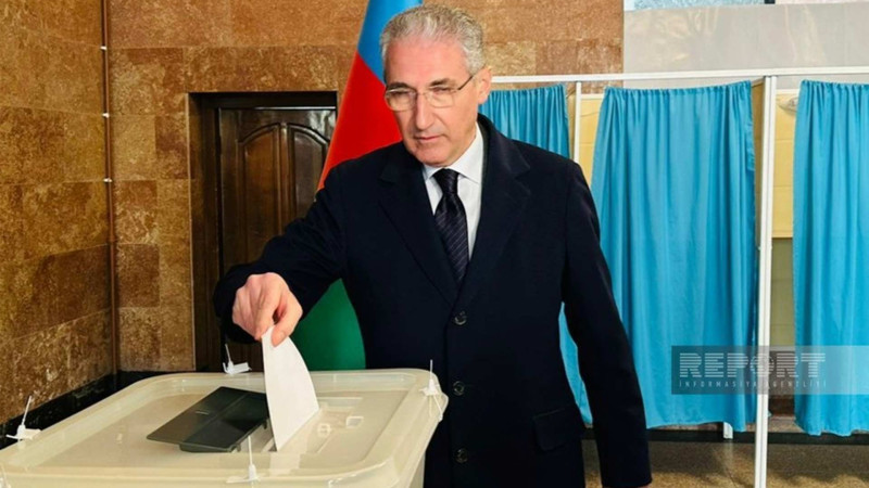 Muxtar Babayev səs verib