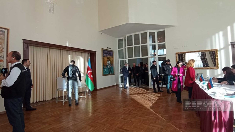 Türkiyədə yaşayan azərbaycanlı sənətçilər səsvermə hüququndan istifadə ediblər