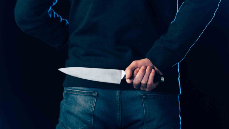 Ağcabədidə biabırçılıq: Keçmiş arvadını təhqir edən UŞAQLIQ DOSTUNU BIÇAQLADI