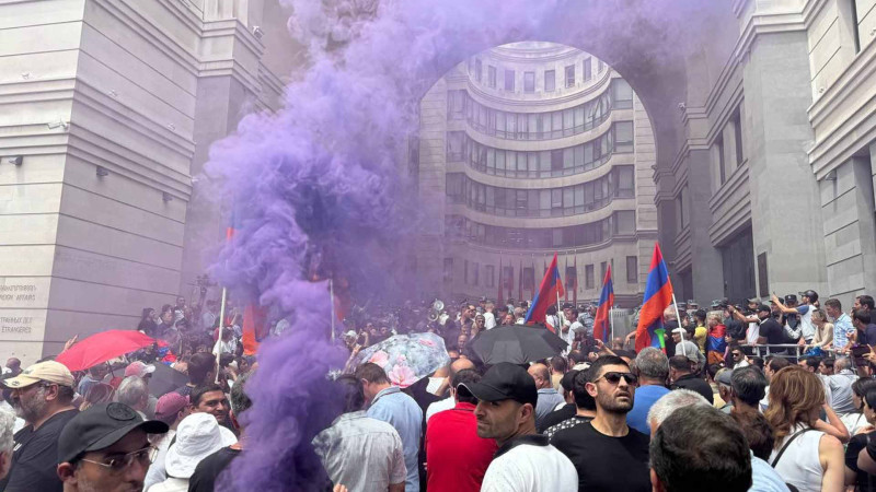 İrəvanda etiraz aksiyaları səngimək bilmir