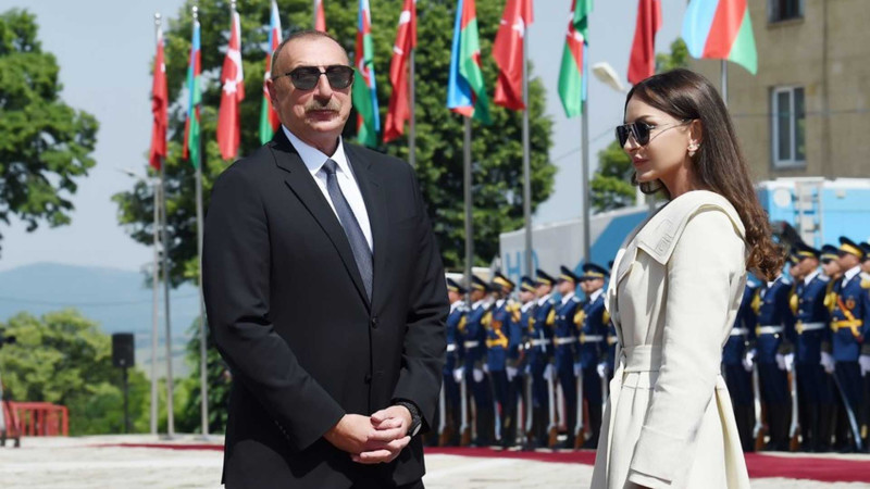 Milli Məclis İlham Əliyev və Mehriban Əliyevanı Müstəqillik Günü münasibətilə təbrik edib