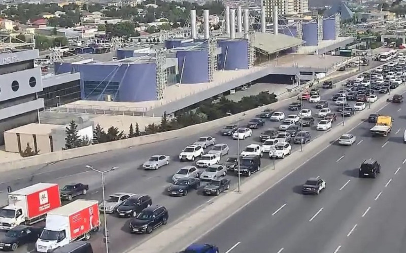 Bakının bir sıra yollarında tıxac var - SİYAHI