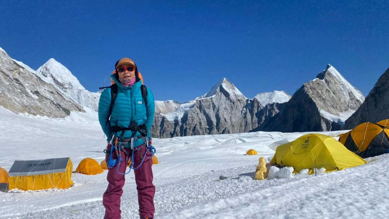 Nepallı qadın Everesti fəth edən ən sürətli qadın kimi rekord vurub