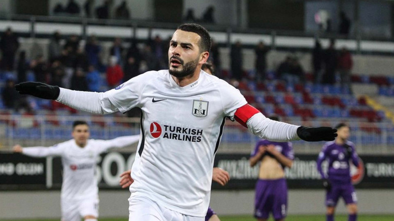 Neftçinin futbolçusu Emin Mahmudov klubun tarixinə düşüb.