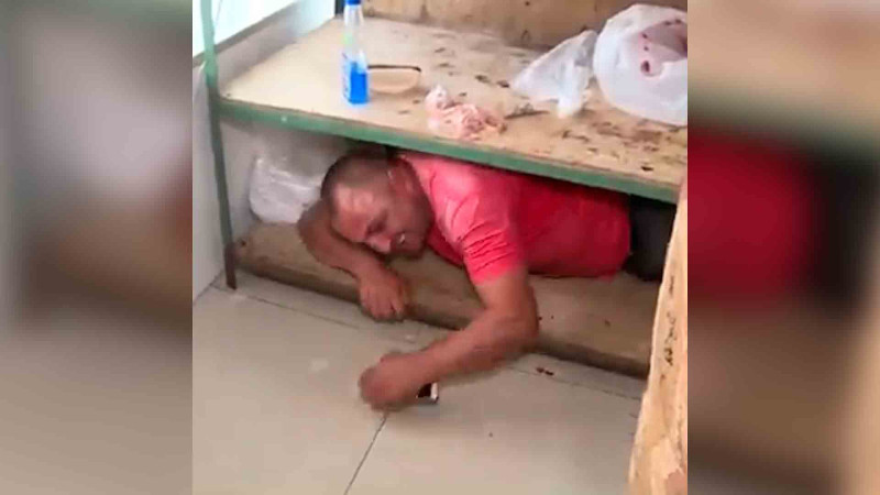 Qəssab yoxlama zamanı piştaxtanın altında gizlənib