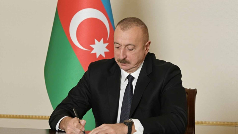 Dövlət qulluqçuları təltif edilib - SİYAHI