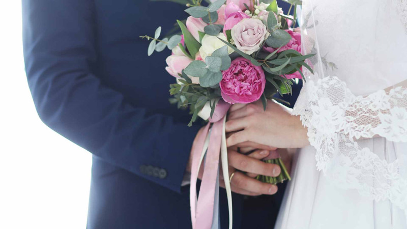 Azərbaycanda nikah yaşının 1 il azaldılmasına imkan verən hal aradan qaldırılır