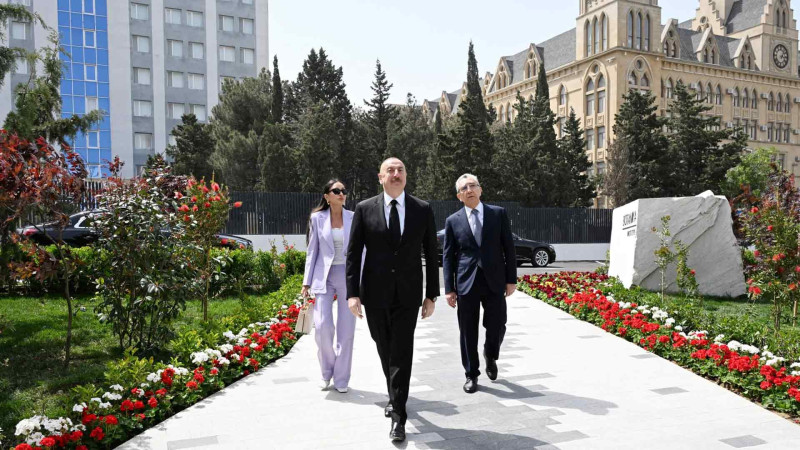 Prezident və birinci xanım Nəbatat Bağında görülən işlərlə tanış olublar