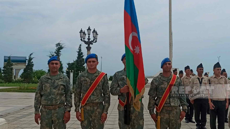 Sumqayıtda hərbçilərin təntənəli yürüşü keçirilib