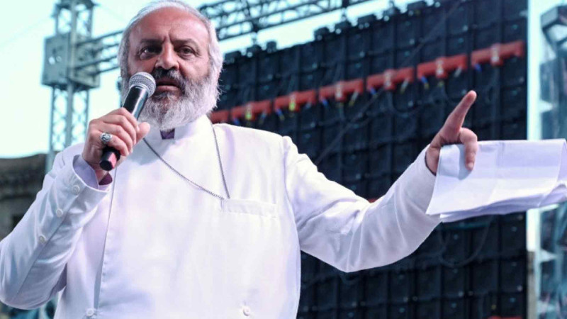 Keşiş Baqrat müxalif deputatların mandatdan imtinasını mümkün sayıb