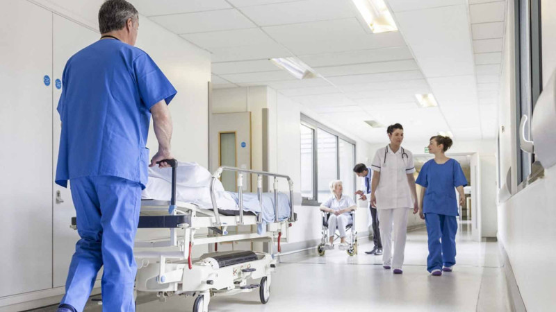 Gəncə sakini mübahisə etdiyi şəxsləri benzinlə yandırdı