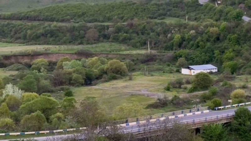 Tovuzda yük maşını aşıb