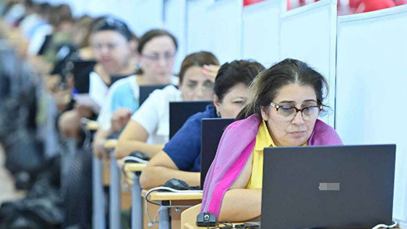 “İmtahanda yüksək bal yığan müəllimin orta maaşı 1300 manatdır”