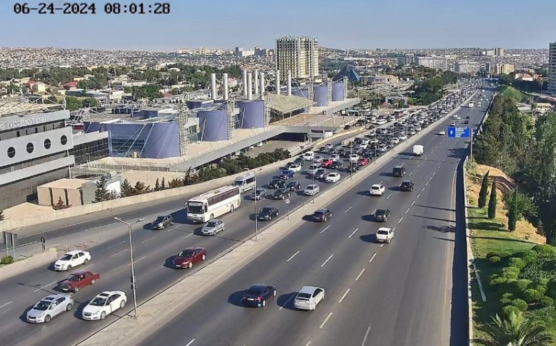 Bakıda tıxac olan yollar