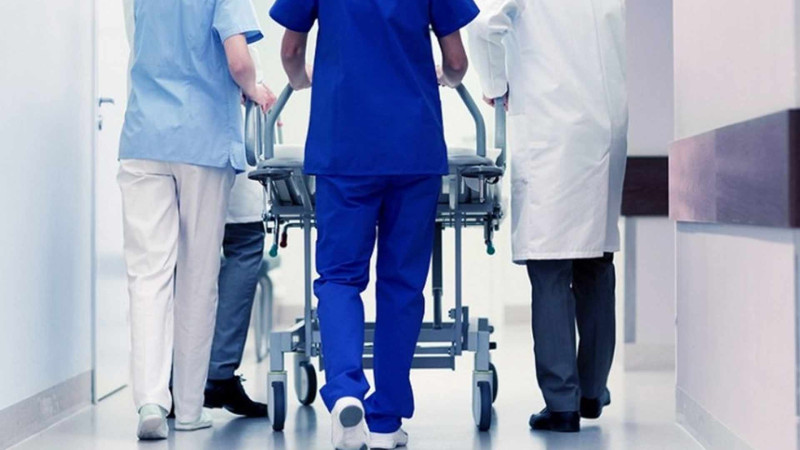 Sumqayıt: Avtomobil orta yaşlı qadını vuraraq öldürüb