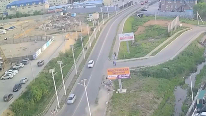 Rusiyada avtomobil səkidəki piyadaları vurub, 5 nəfər ölüb - VİDEO