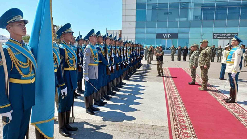 Müdafiə naziri Zakir Həsənov Qazaxıstana səfər edib