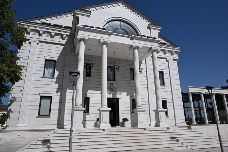 Prezident Xankəndidə əsaslı təmir və bərpadan sonra “Palace” hotelinin açılışında iştirak edib