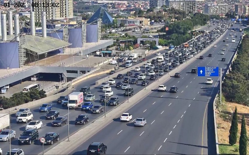 İyul ayının ilk günü Bakıda tıxac olan yollar - SİYAHI