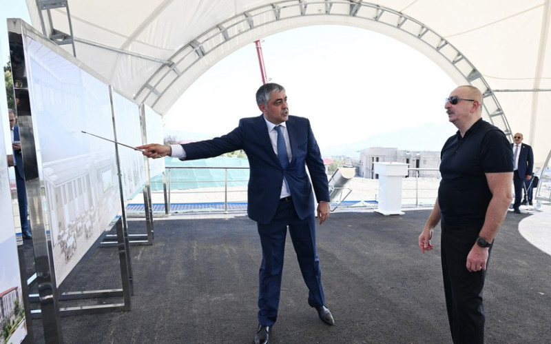 Azərbaycan lideri Xankəndi Konqres Mərkəzinin təməlini qoyub